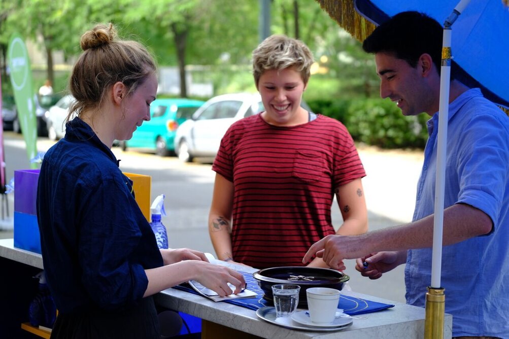 Placing a bet at the mobile betting booth: what can you offer your neighbour?