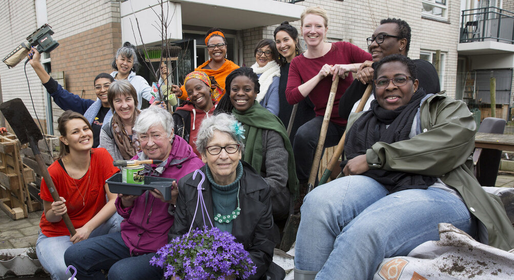 Bloei & Groei opent met behulp van Amsterdammers, Maak je Stad! een tweede tuin in Amsterdam-Zuidoost om vrouwen te versterken.