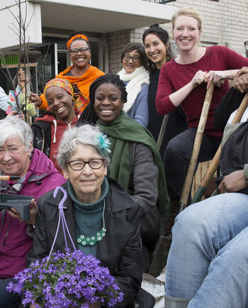 Bloei & Groei opent met behulp van Amsterdammers, Maak je Stad! een tweede tuin in Amsterdam-Zuidoost om vrouwen te versterken.