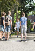 Leerlingen van het Montessori College Nijmegen tijdens de pauze.