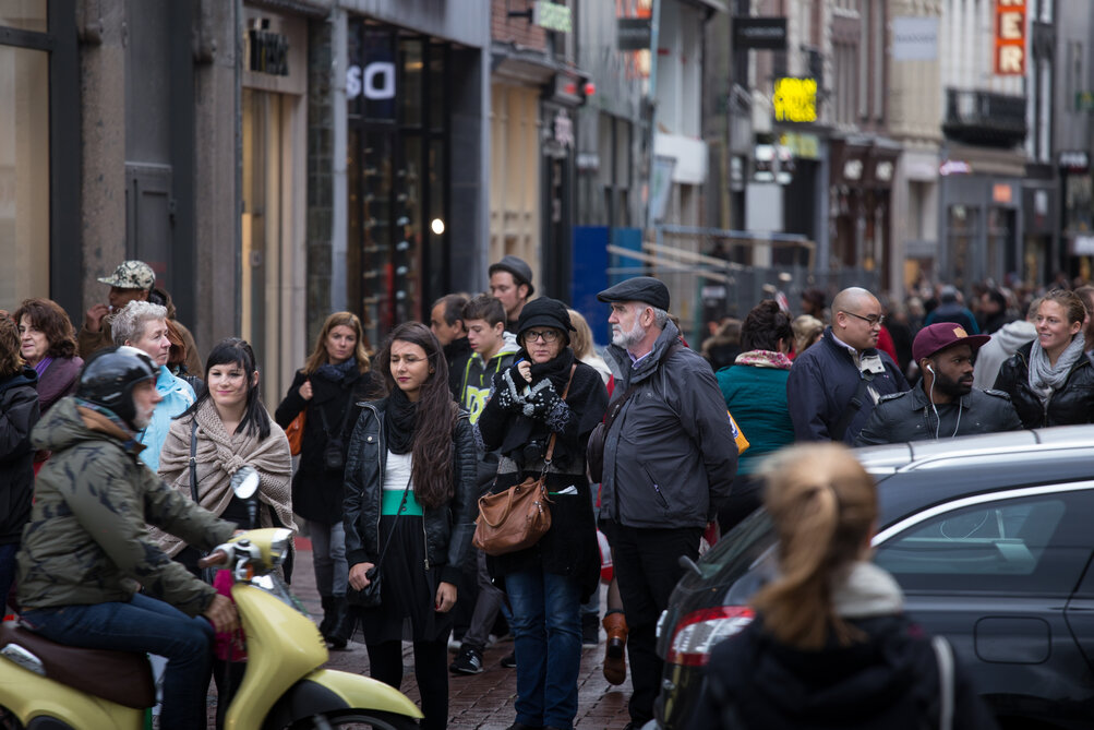 Nederlandse winkelstraat: de samenleving in een notendop.