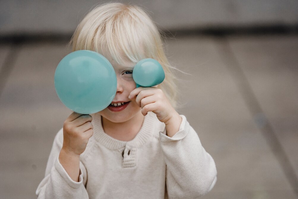 Kind met ballonnen