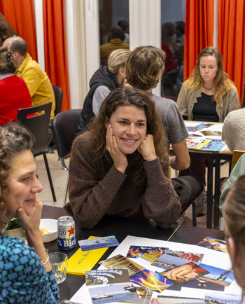 Deelnemers brainstormen over hoopvolle scenario’s voor hoe een klimaatrechtvaardige buurt eruit zou kunnen zien.